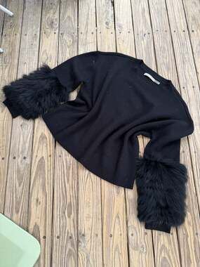 Alice + Olivia Black Wool Blend Sweater with Silver Fox Fur Cuffs Size S/P